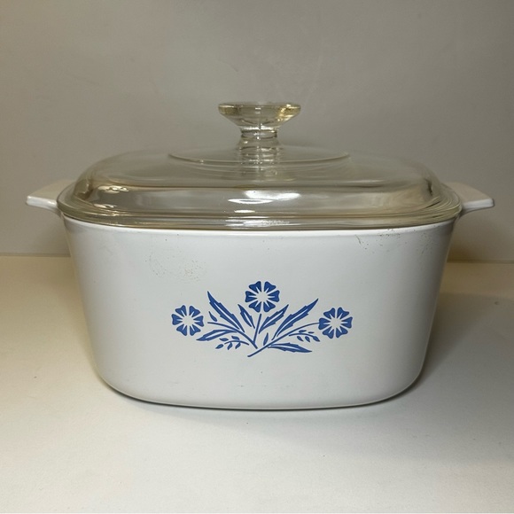 Vintage Corning Ware Blue Cornflower 3 Quart Baking Dish with Pyrex Lid - Picture 2 of 16